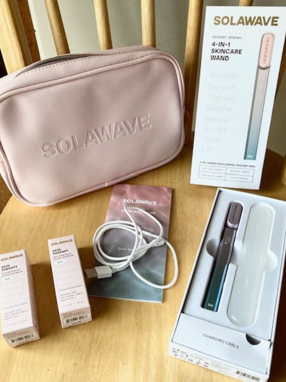 Solawave Radiant Renewal Red Light Wand Set w/ Zipper Pouch/Activating Serum+